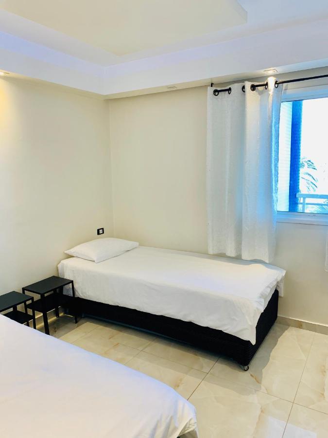 Royal Beach Front Apartments Нетания Екстериор снимка