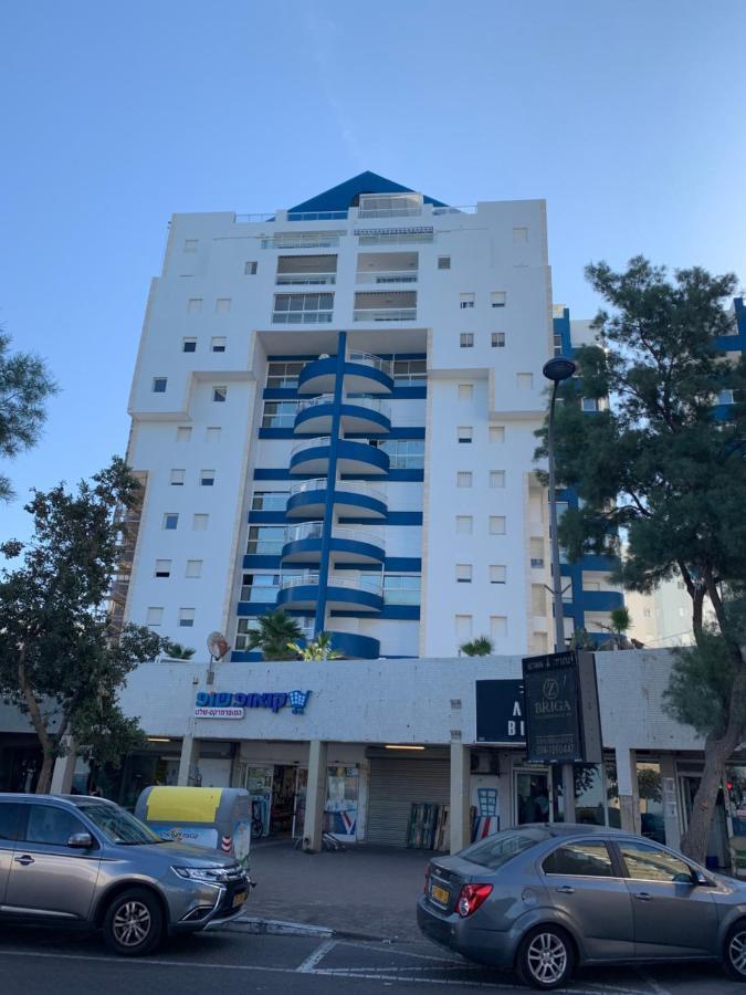 Royal Beach Front Apartments Нетания Екстериор снимка