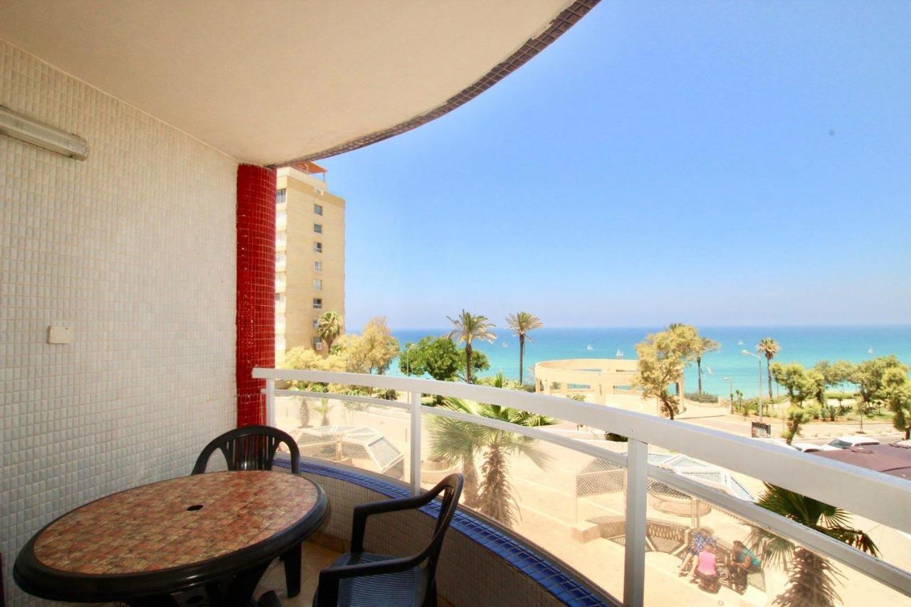 Royal Beach Front Apartments Нетания Екстериор снимка