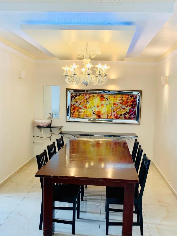 Royal Beach Front Apartments Нетания Екстериор снимка