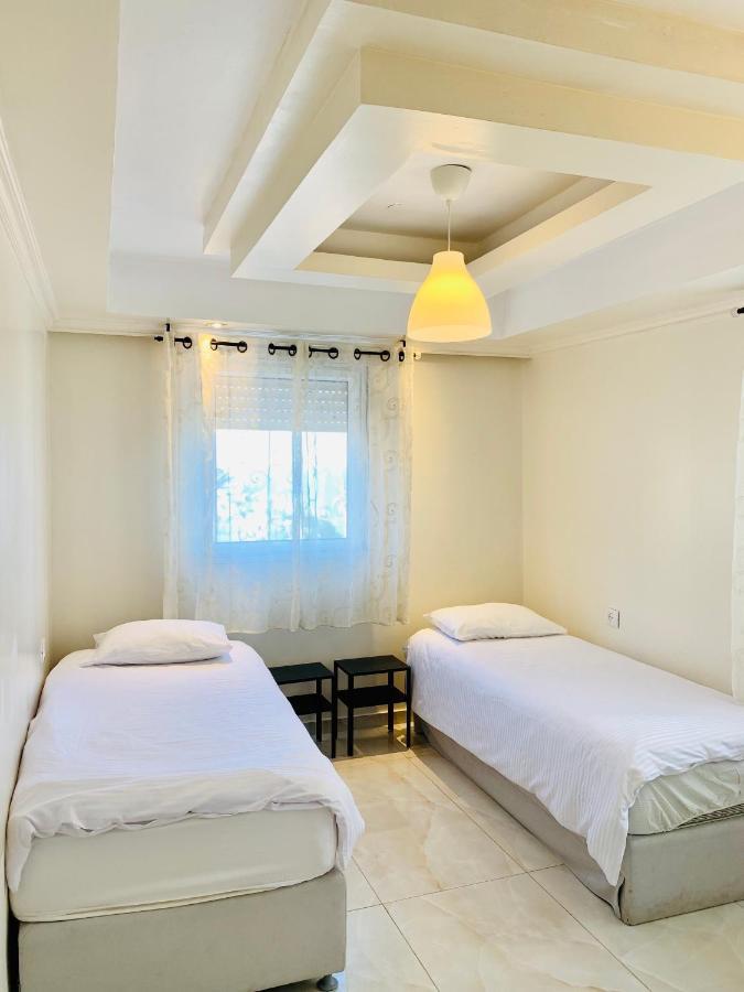 Royal Beach Front Apartments Нетания Екстериор снимка