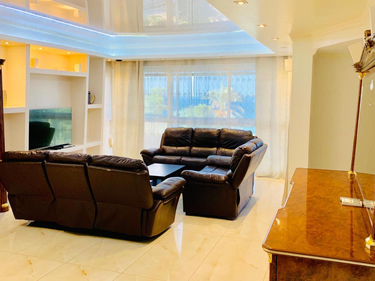 Royal Beach Front Apartments Нетания Екстериор снимка