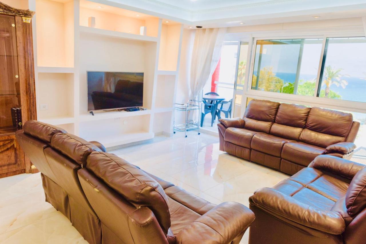 Royal Beach Front Apartments Нетания Екстериор снимка
