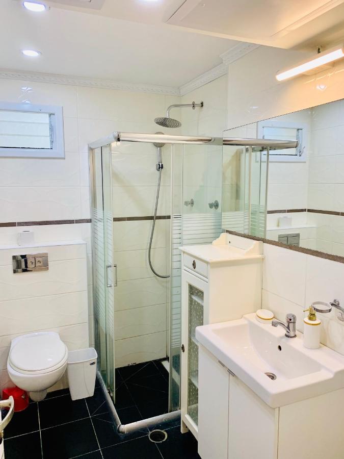 Royal Beach Front Apartments Нетания Екстериор снимка